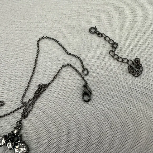 Avon black tone necklace with acrylic drop and clear rhinestones - Picture 6 of 6